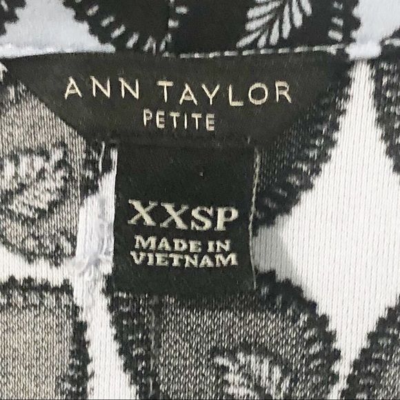 Ann Taylor Petites Three Quarter Sleeve V-neck Front Career Leaf Motif Blouse - Picture 4 of 6